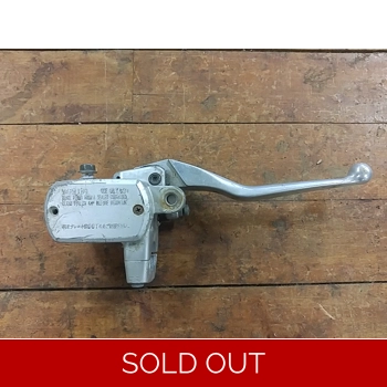 1998-10 Yamaha XVS650 XVS1100 V-Star Front Brake Master Cylinder and Lever 3D8-25870-11-00